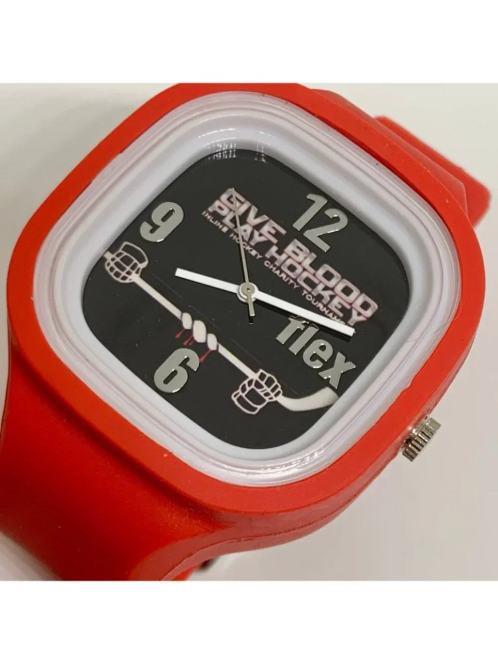 Flex quartz analog unisex watch 44mm square case black dial red band running